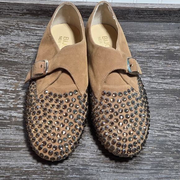 Bijou New York Women's Icy Tan Faux Suede Wide Width Embellished Loafers Size 7W - Picture 2 of 7